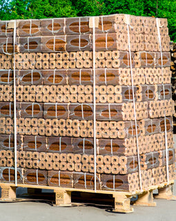Pini Kay briketten in 96 zakken van 10 kg per stuk