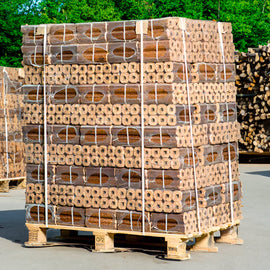 Pini Kay briketten in 96 zakken van 10 kg per stuk